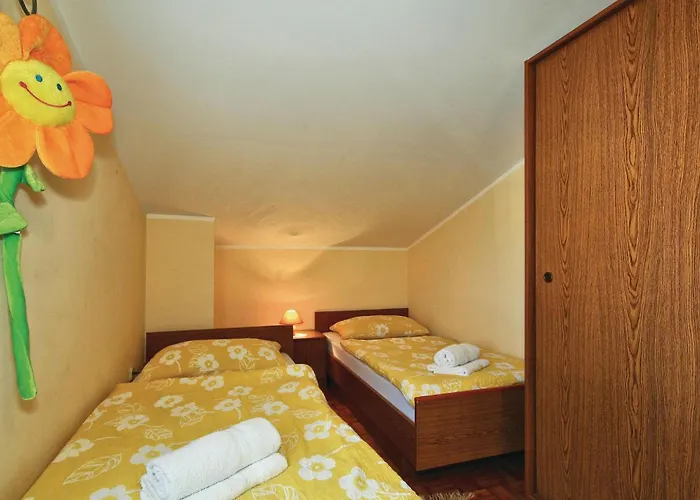 3 Bedroom Gorgeous In Apartment *