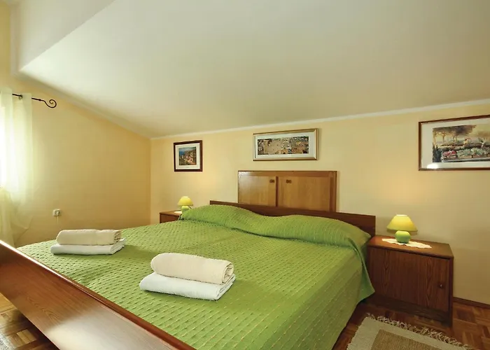 Apartment 3 Bedroom Gorgeous In *