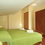 3 Bedroom Gorgeous In Apartment *