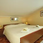 3 Bedroom Gorgeous In Apartment *