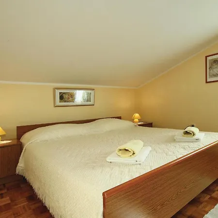 3 Bedroom Gorgeous In Apartment *
